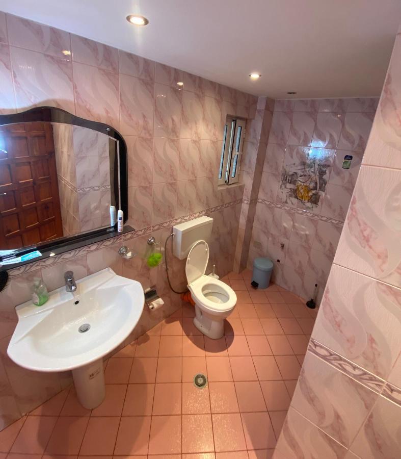 Backpackers & Bar Lungomare Vlore