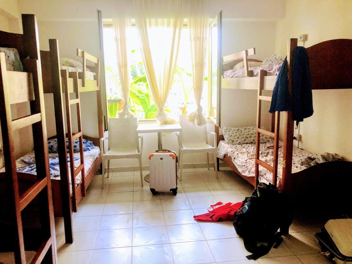 Backpackers & Bar Lungomare Hostel